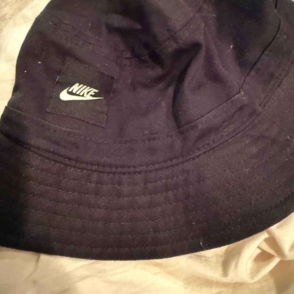 Nike Black Bucket Hat - Picture 2 of 3